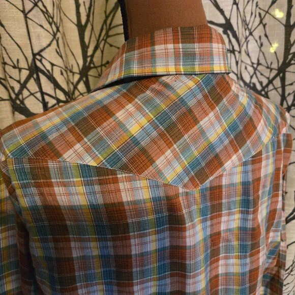 Last Chance! VINTAGE - JC Penny plaid cotton snap-up shirt - Picture 2 of 10